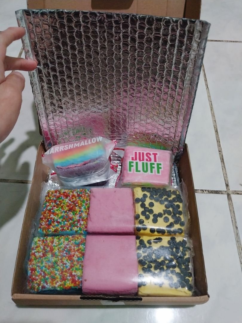Jajan Enak Marshmallow: 7 Alasan Marshmallow Just Fluff Jadi Pilihan Seru 4 Marshmallow Signature One Cube Justfluff #1 Halal dengan pilihan rasa meliputi Candy Blossom, Choco Banana Rizz, Rainbow Bubblegum, Matchaoreo, Strawberry, Choco Vanilla, Choco Durian.